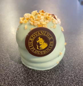 håndlavet flødebolle med passionsfrugt og citron chokolade